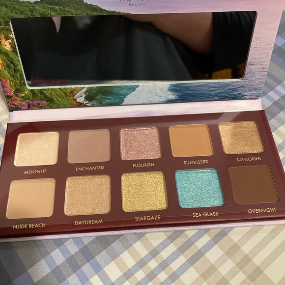 Wander Beauty eye shadow palette - Picture 2 of 3